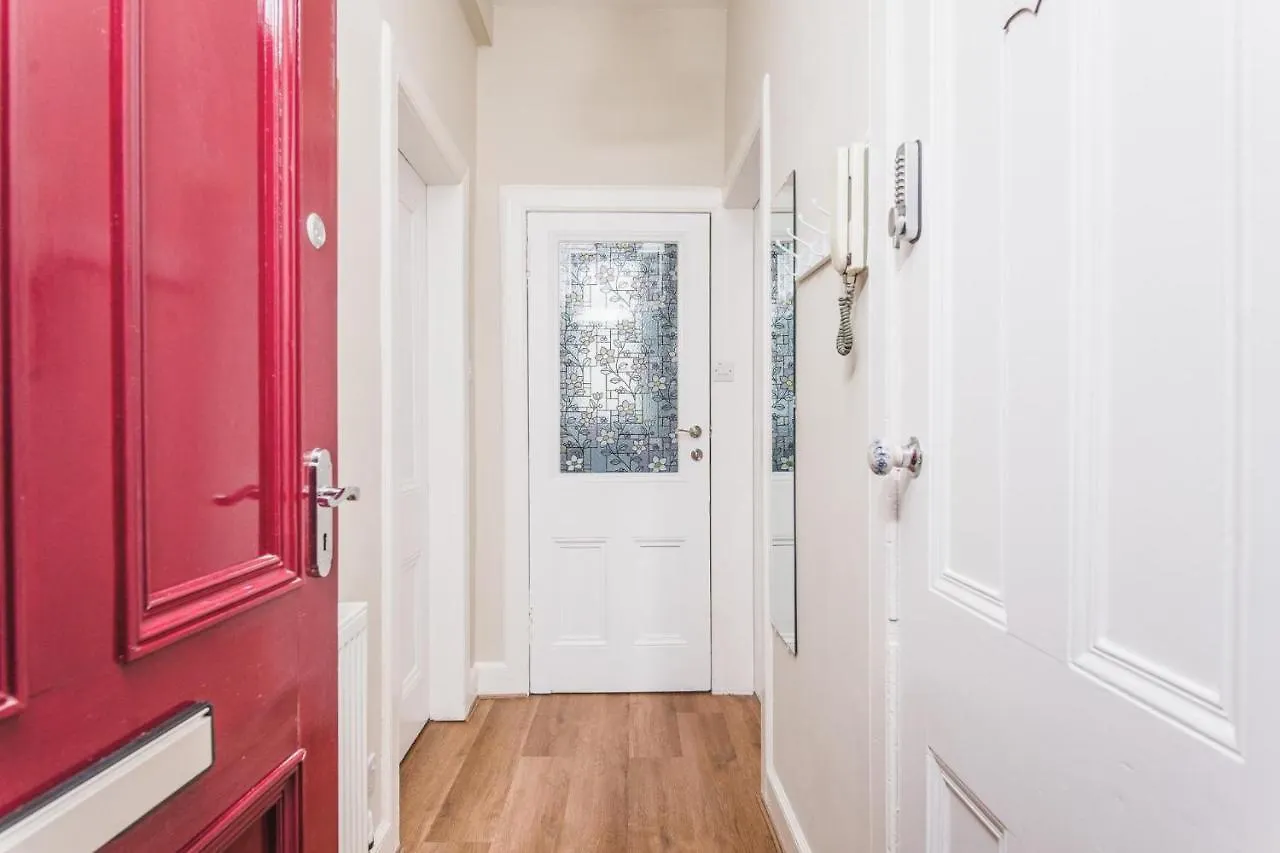New Sleek 1Bd Edinburgh City Centre Stay